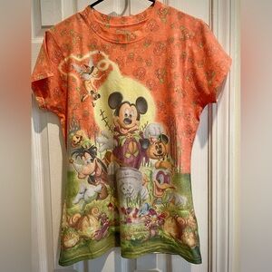 Disney Halloween Shirt 🎃 👻. Size large!